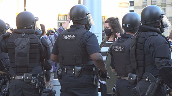City Hall inertia on one-sided police contract